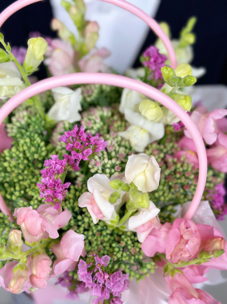 НЕЖНАЯ КОМПОЗИЦИЯ В ПАКЕТЕ С РУЧКАМИ