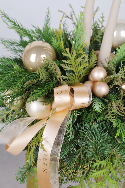 КОМПОЗИЦИЯ СО СВЕЧАМИ НА СТОЛ