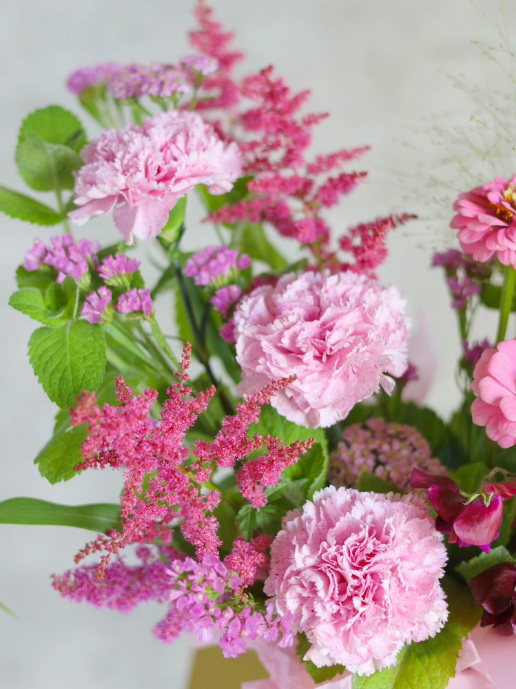 НЕЖНЫЙ БУКЕТ В ШЛЯПНОЙ КОРОБКЕ НЕЖНЫЙ БУКЕТ В ШЛЯПНОЙ КОРОБКЕ